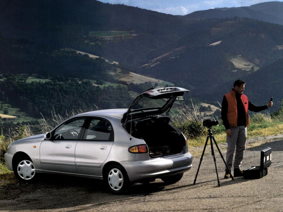  Daewoo Lanos 5-Door 2000 года  (фото 6 из 10)